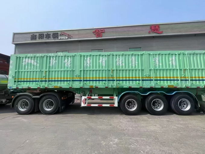 智能集装箱运输半挂车