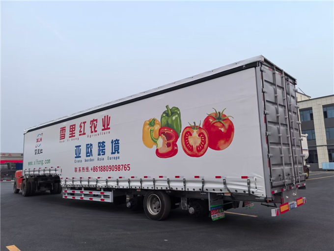 侧帘厢式半挂车